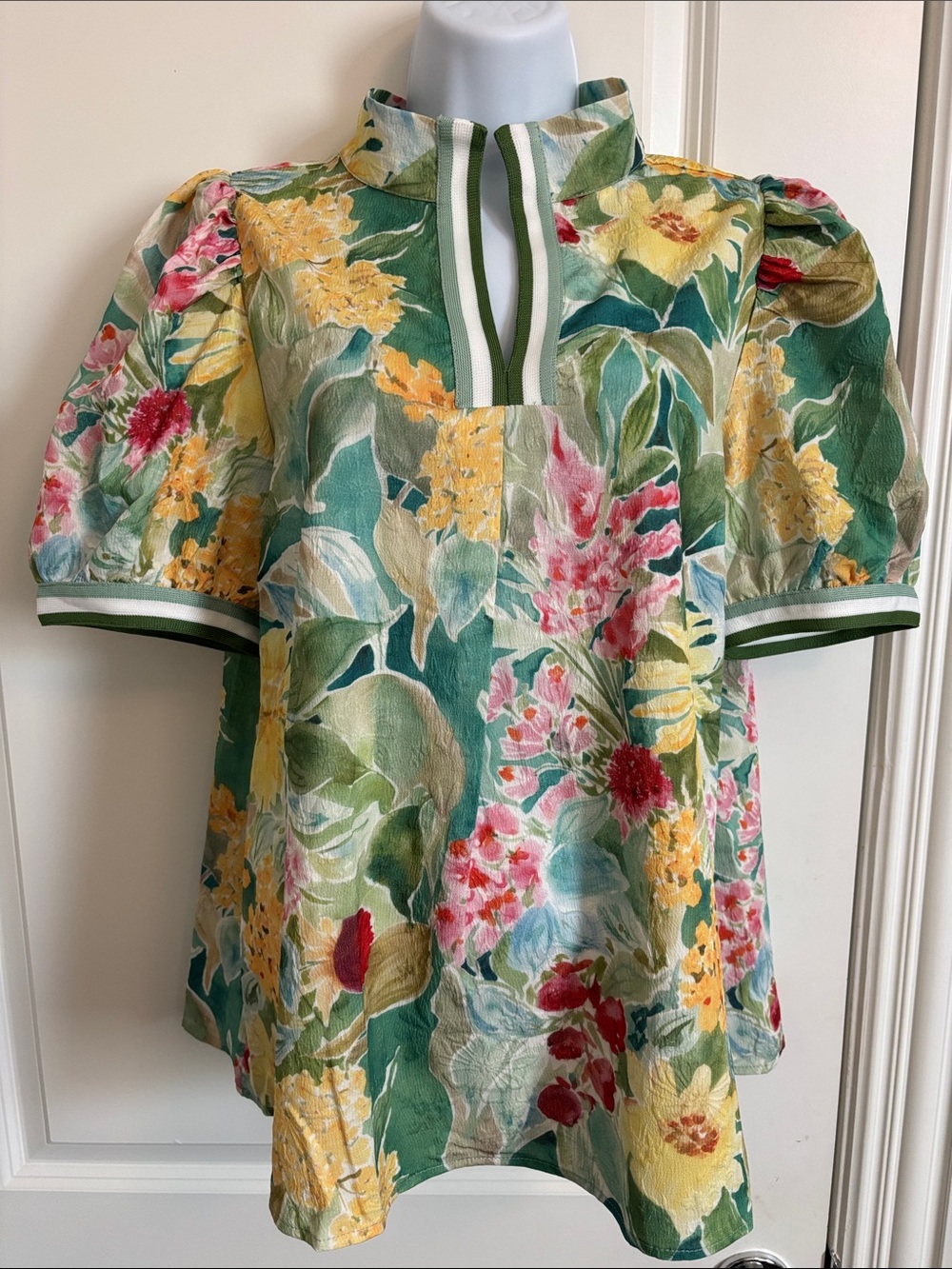 Umgee Floral Puff-Sleeve Split-Neck Top in Green M